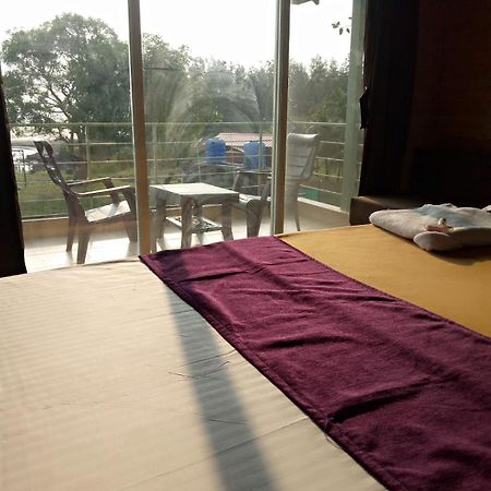 วิสทเลอร์ เวฟส์ บีช รีสอร์ต Hotel Anjarle ภายนอก รูปภาพ