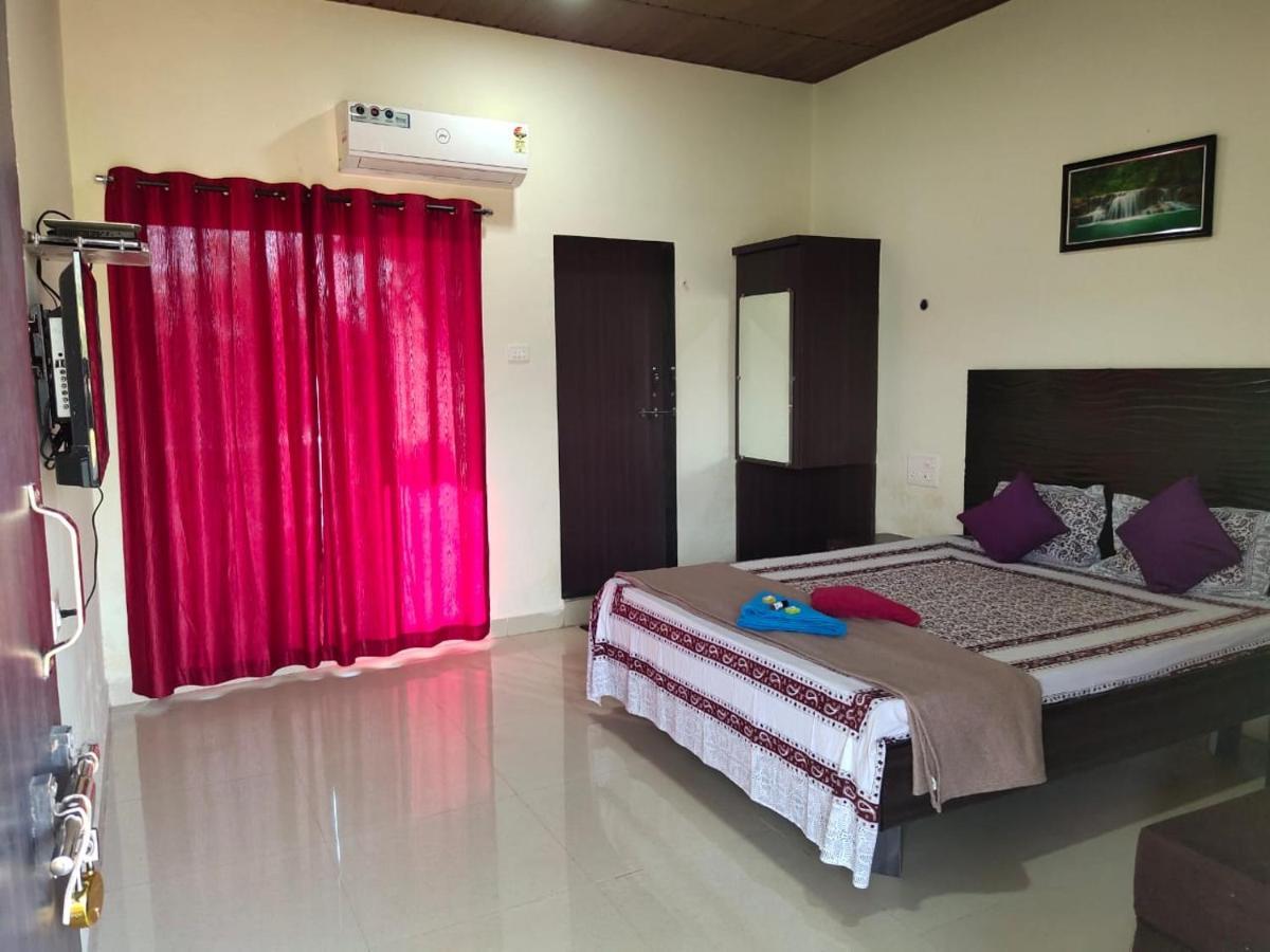 วิสทเลอร์ เวฟส์ บีช รีสอร์ต Hotel Anjarle ภายนอก รูปภาพ