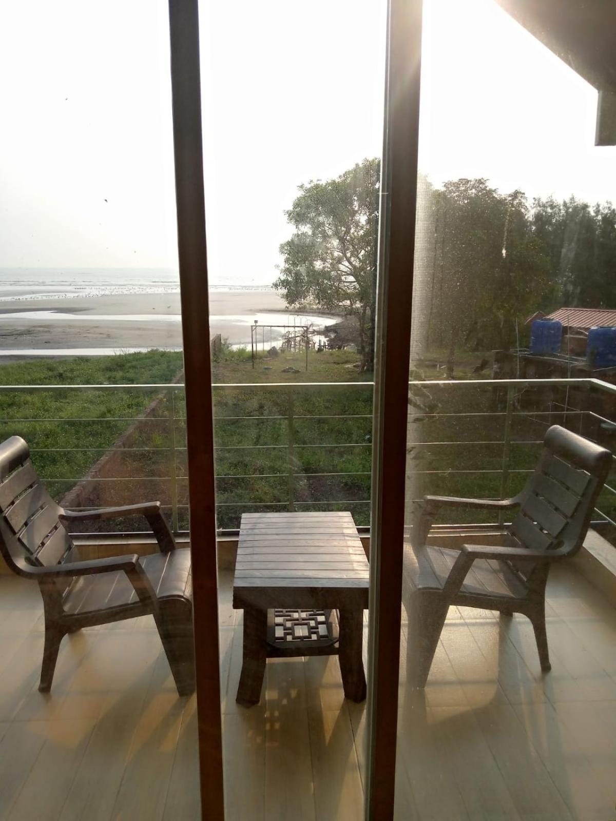 วิสทเลอร์ เวฟส์ บีช รีสอร์ต Hotel Anjarle ภายนอก รูปภาพ