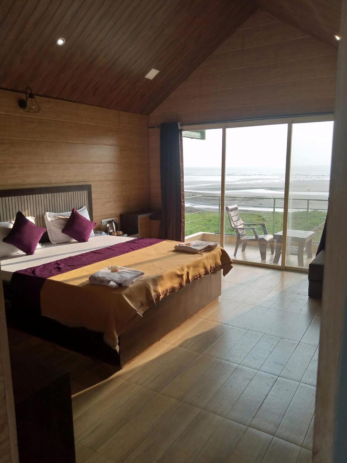 วิสทเลอร์ เวฟส์ บีช รีสอร์ต Hotel Anjarle ภายนอก รูปภาพ