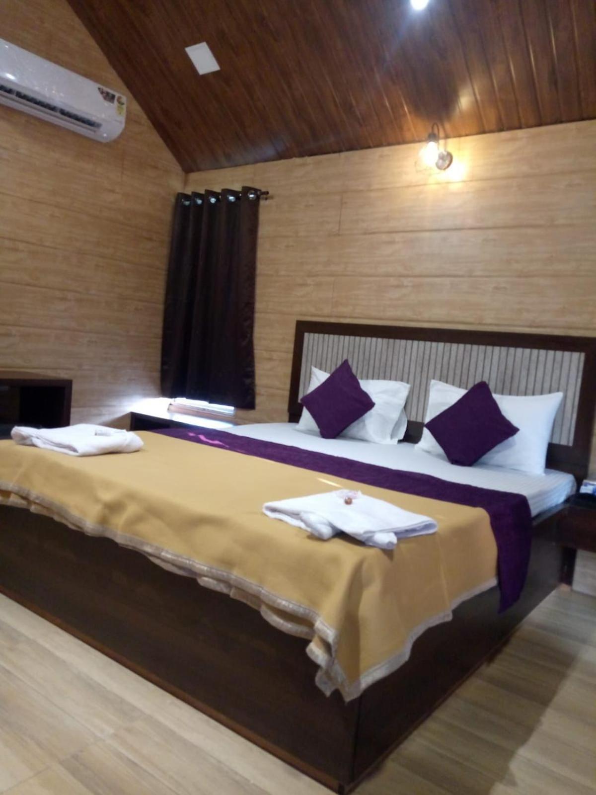 วิสทเลอร์ เวฟส์ บีช รีสอร์ต Hotel Anjarle ภายนอก รูปภาพ