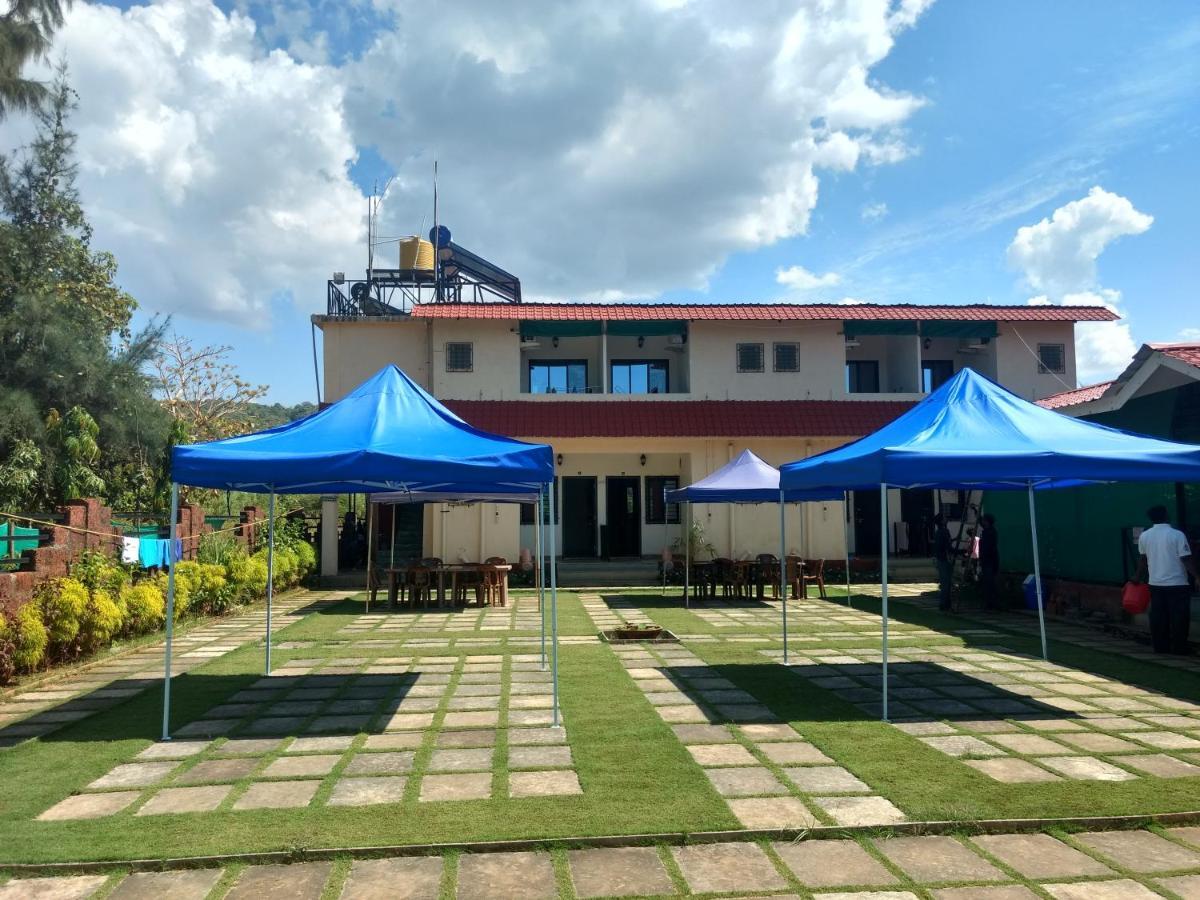 วิสทเลอร์ เวฟส์ บีช รีสอร์ต Hotel Anjarle ภายนอก รูปภาพ